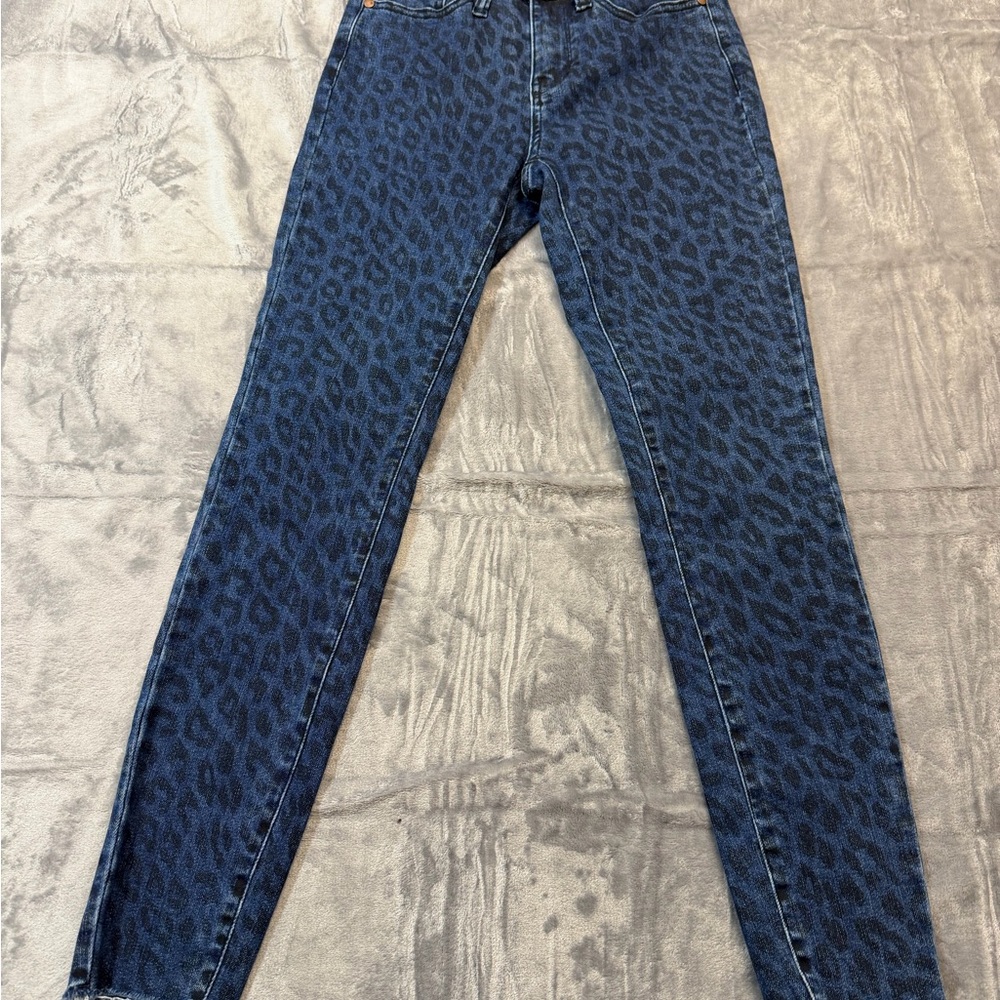 Judy Blue Mid Rise Medium Wash Cheetah Print Skinny Jeans Women’s Size 0/24 - Picture 1 of 5